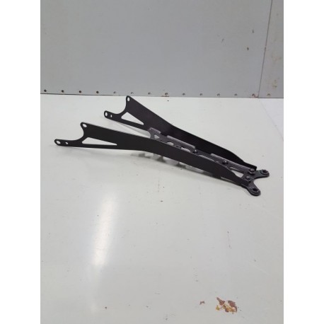 P1083578-Armature support plaque Honda CBR 650 R 2022-garde boue arrière-okazmoto.fr