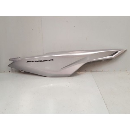 P1069747-flanc arrière droit Honda 125 Forza 2021-Honda Forza 125 / 350 2021 - 2024-okazmoto.fr