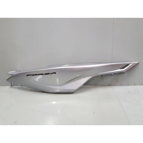 P1078978-flanc arrière droit Honda 125 Forza 2021-Honda Forza 125 / 350 2021 - 2024-okazmoto.fr