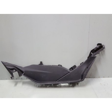 P1082845-Marche pied droit Honda PCX 125 2023-carénage divers-okazmoto.fr