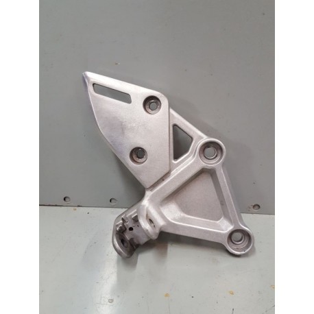 P1087662-Support repose pied avant droit Honda CBR 650 R 2024-Honda CB 650 F 2013 - 2016-okazmoto.fr