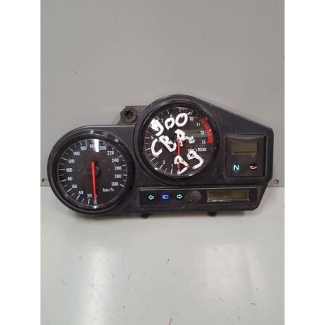 P1084332-compteur Honda 900 CBR 1999-compteur tableau de bord-okazmoto.fr