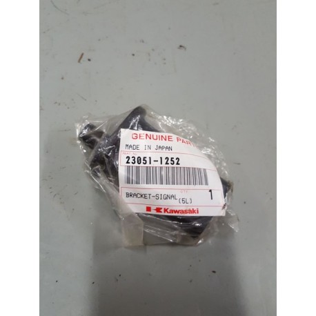 P1091550-support clignotant arrière Kawasaki ER5-clignotants-okazmoto.fr