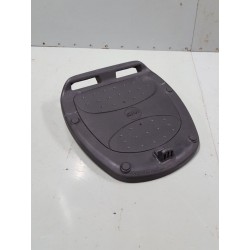 P1090797-platine top case Givi monolock-top case valise-okazmoto.fr