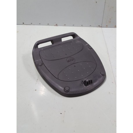 P1090797-platine top case Givi monolock-top case valise-okazmoto.fr