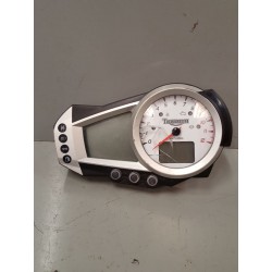 P1092477-Compteur Triumph Speed Triple 2004-entourage compteur tableau de bord-okazmoto.fr